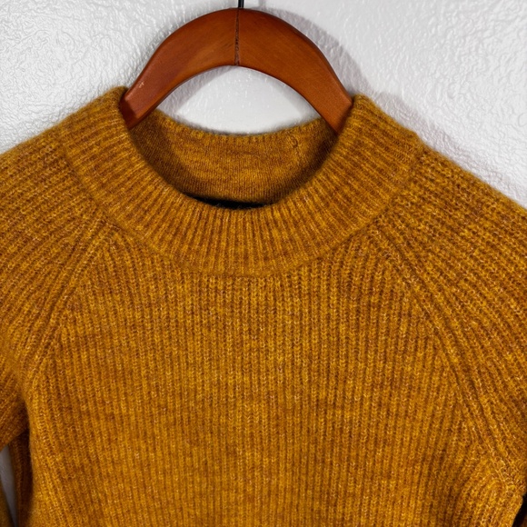Banana Republic Mock Neck Sweater - Picture 5 of 10